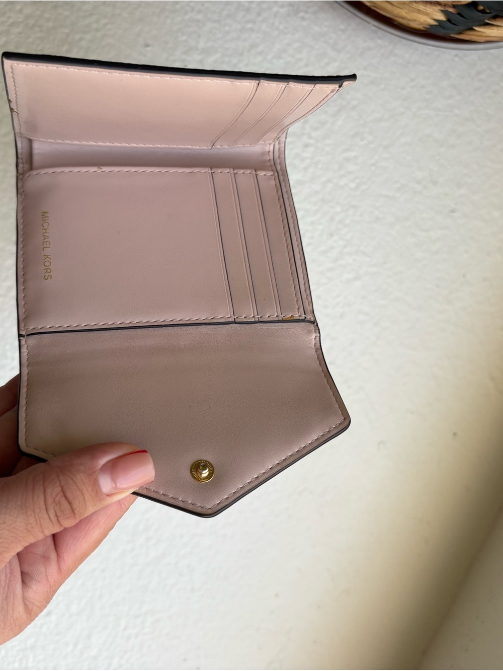 Michael Kors Pink Croc-Embossed and gold Metallic Compact Wallet - Picture 4 of 5